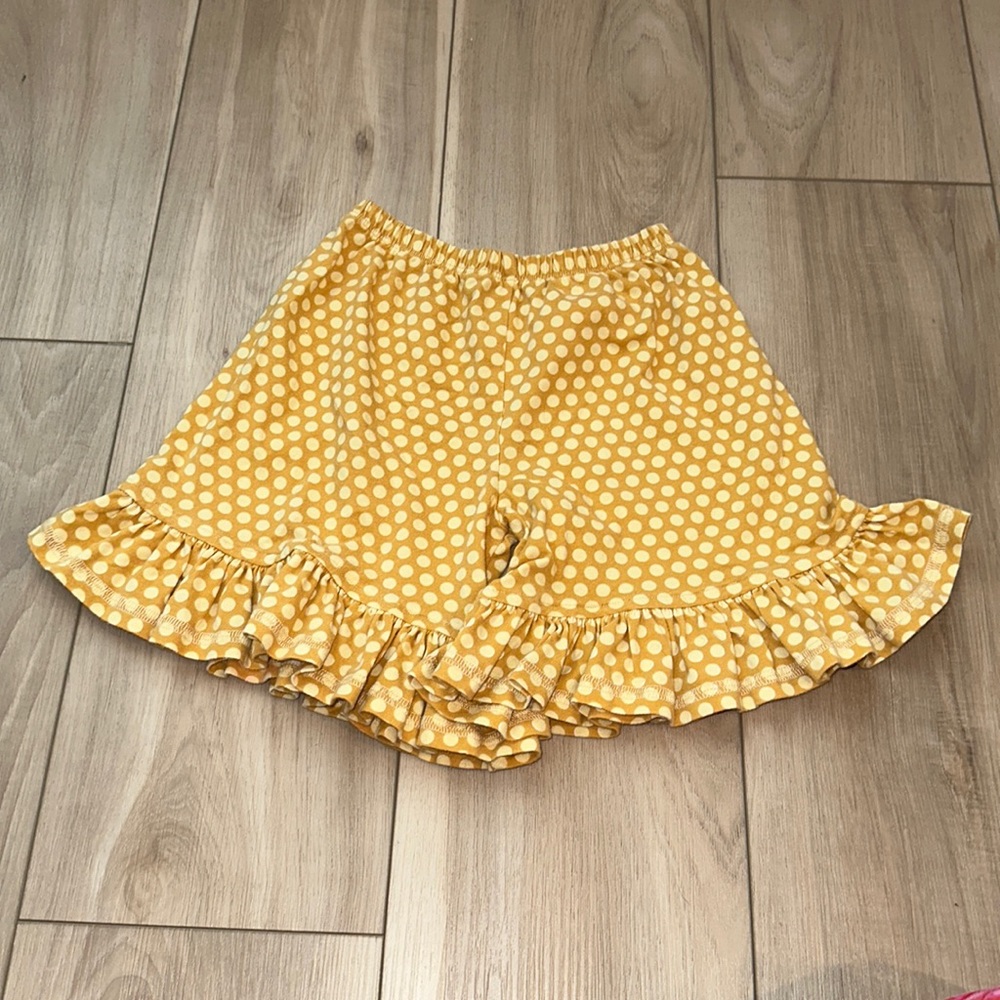 VGUC Girls Persnickety Boutique Polka Dot Pattern Ruffle Shorts Shorties Mustard